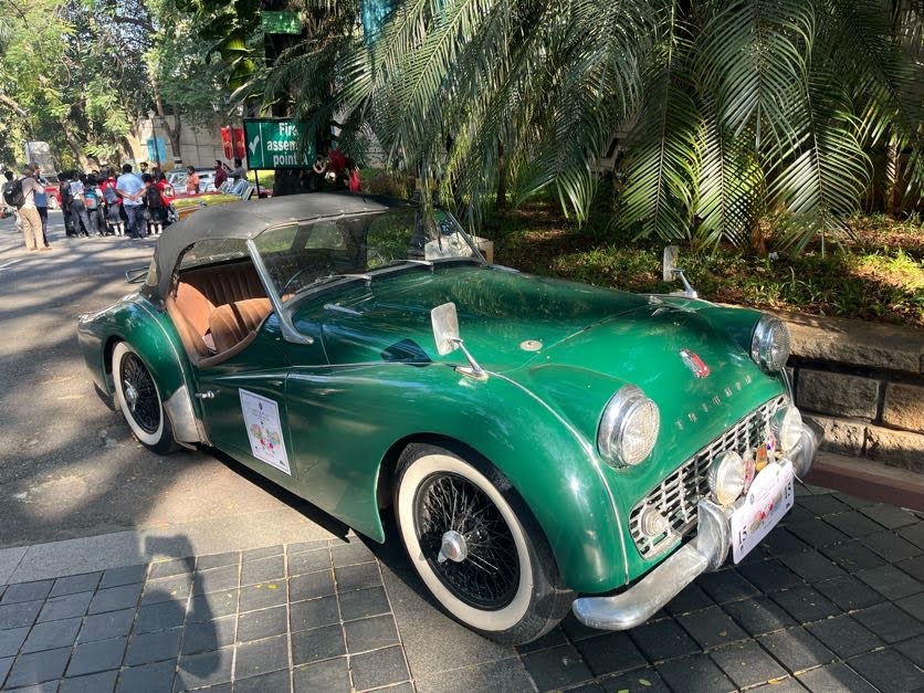 CNBCTV18News's tweet photo. Following an eight-year hiatus, Federation of Historic Vehicles of India (FHVI) conducted its 12th Annual ITC Hotels Historic Vehicles Drive on January 29 in Bengaluru. The theme for this year is "Drive to Revive"
#itc #bengaluru #itchotel #vintagecars #fhvi #india https://t.co/gPWTjFVOMk