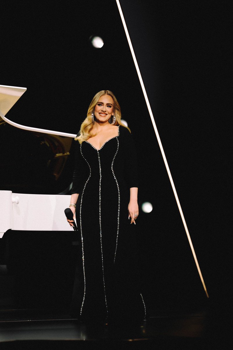 Adele's tweet photo. Weekend 9 https://t.co/ZB60WCmyAa