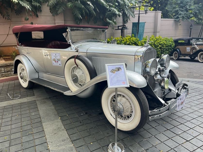 CNBCTV18News's tweet photo. The drive will go through key landmarks of the city like Vidhana Soudha, MG Road, Cubbon Park and many more.
#itc #bengaluru #itchotel #vintagecars #fhvi #india https://t.co/QyqbRF9r66