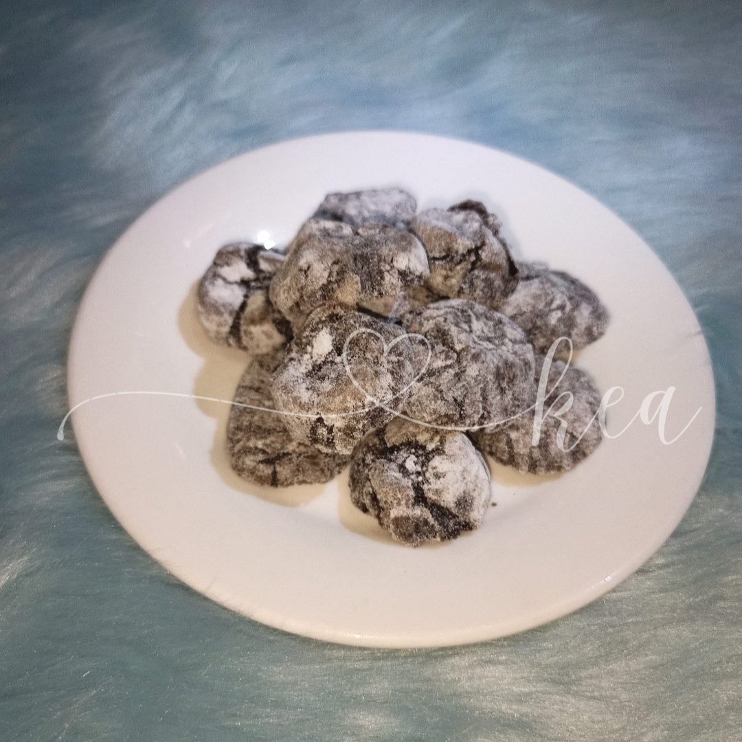 ktlnmljn's tweet photo. I'M SELLING CRINKLES &amp; MACAROONS
AVAILABLE EVERYDAY!! 

Crinkles - ₱50
Macaroons with Yema fillings - ₱65
8oz tub

📌 Palatiw, Pasig City

Meet up - Pasig Palengke, Palatiw Bilog
Delivery via courier - SF shouldered by buyer

MOP: Gcash / COD https://t.co/9ceyXnOUFQ