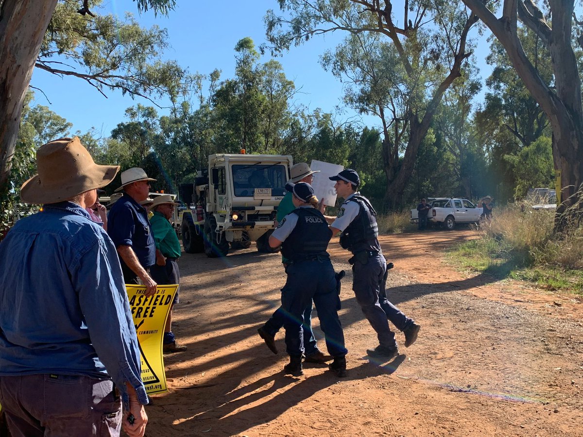 John___Donegan's tweet image. #LiverpoolPlains farmer Doug Frend restrained by police to allow @SantosLtd $STO seismic testing trucks to pass (photo by @peterjameswills). Policing in this country is bad but not as bad as the legal system they enforce.