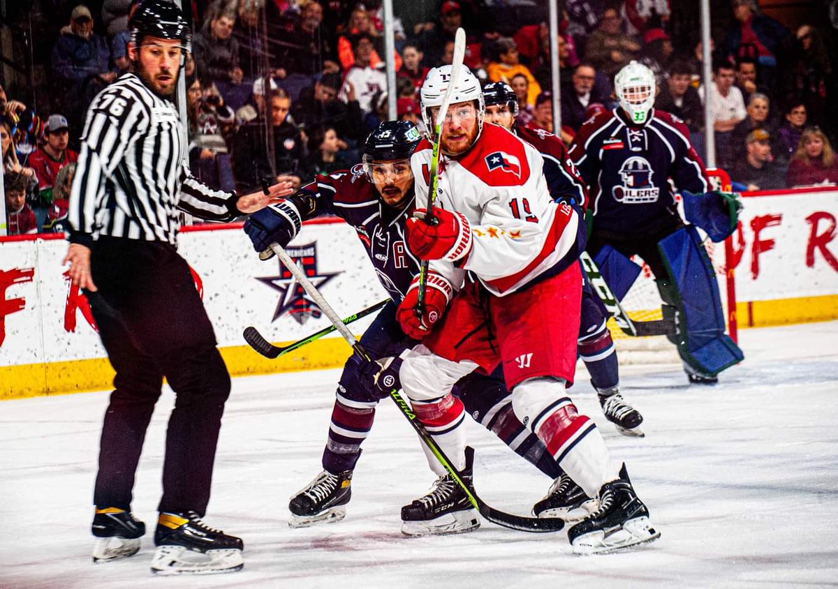 melissabimages's tweet image. Game photos from the @AllenAmericans victory over the @tulsa_oilers. #RedRedRed #LiveInTheRed