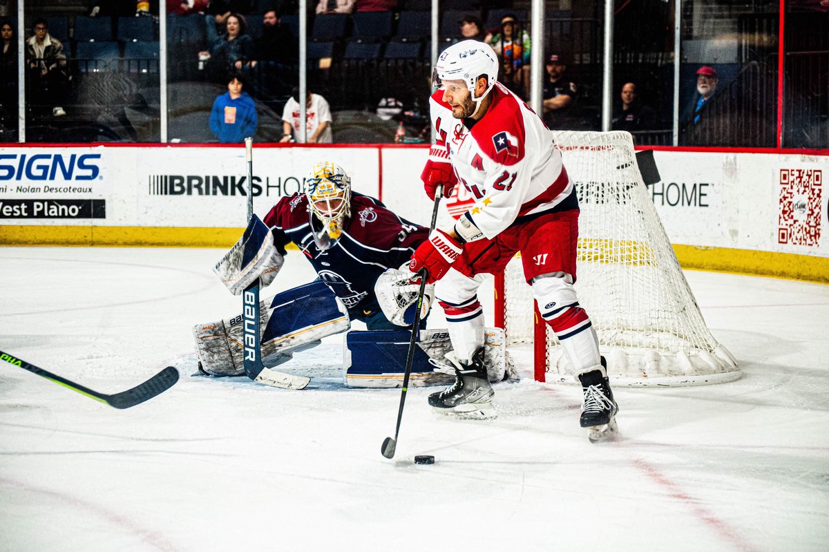 melissabimages's tweet image. Game photos from the @AllenAmericans victory over the @tulsa_oilers. #RedRedRed #LiveInTheRed
