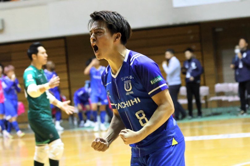 プレーオフ出場決定❗️

4年前にプレーオフに出た時は準決勝で敗戦。
内田隼太と超悔しんで「アスレを優勝させよう」って話したのを今でも覚えてる。
久々にチャンスが来た！
あいつはスペインやけど笑

こっからが本当の勝負

#立川アスレティックfc
#プレーオフ