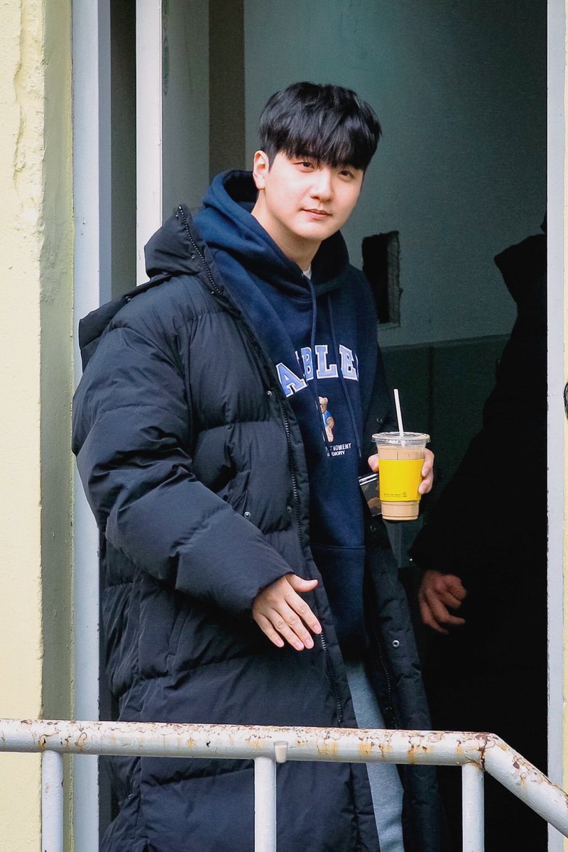 230129 이눔똥강쥬야🥹🥹🥹기여워 오늘도 팟팅💪🏻💪🏻❤️

#LUCY #루시 #신광일