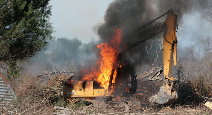 unoffensive112's tweet photo. LARGE EXCAVATOR TORCHED IN RETALIATION AGAINST THE MURDER OF TORTUGUITA.

read about it: 

https://t.co/w5XZQbTDrY https://t.co/kDpMuIsWy1