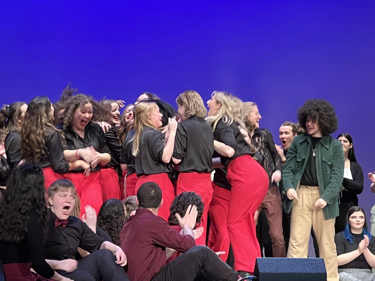 AcavilleRadio's tweet photo. And your #ICCA West Quarterfinals champs tonight: @uodivisi ! https://t.co/lakRGYANkJ
