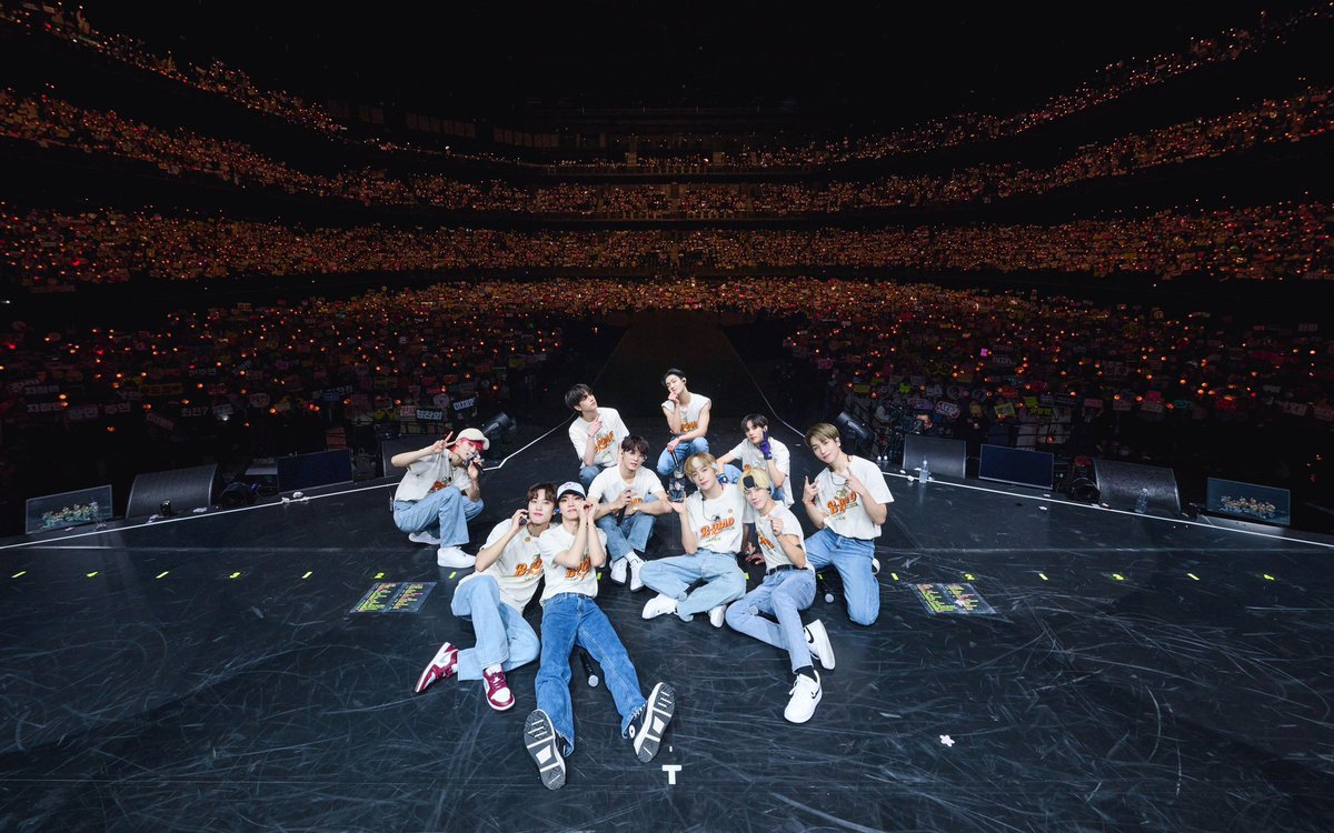 YOUNNGHOUN's tweet photo. Day 1 ended perfectly as harmonized we come back with Day 2 and full of excitement, waited for The B to be there as enjoying and vibing THE B ROA day 2. The beams were so beautiful as it captured in pictures also. https://t.co/hKFeQYUZvB