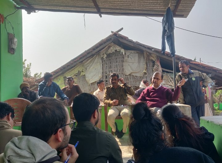 IIfmBhopal's tweet photo. As a part of the curriculum, PGDFM 21-23 students of People, Parks, and Wildlife (PPW) visited the village of Bhadbhud near Sukhtava, Itarsi Madhya Pradesh.
#iifm #pgdfm #ppw #fieldwork #relocation #forest #communities #livelihood https://t.co/Fwf1jL5gYr