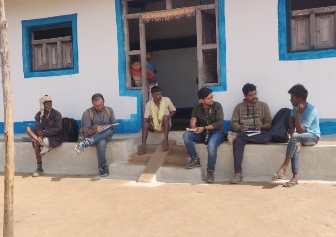 IIfmBhopal's tweet photo. As a part of the curriculum, PGDFM 21-23 students of People, Parks, and Wildlife (PPW) visited the village of Bhadbhud near Sukhtava, Itarsi Madhya Pradesh.
#iifm #pgdfm #ppw #fieldwork #relocation #forest #communities #livelihood https://t.co/Fwf1jL5gYr