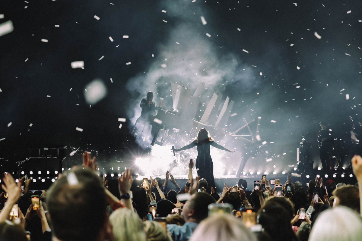 Adele's tweet photo. https://t.co/0wrc1YefLT