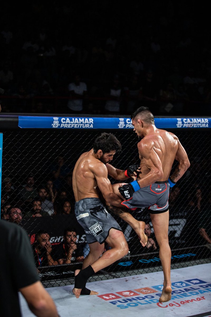 LFAfighting's tweet photo. #LFA151 Results: #GabrielSantos def. José Delano via TKO (Body Punch and Strikes) at 0:51 of Round 3 to become the #andNEW LFA #featherweight champion. 👑
@BetOnline_AG
@OnlyFans
@Reshoevn8r
@WOLFpaktrust
@TheMMAShark
@TeamSmartStop
@PrefsDeCajamar
@LFA_Brasil
@UFCFightPass https://t.co/mZzdbVDiB9