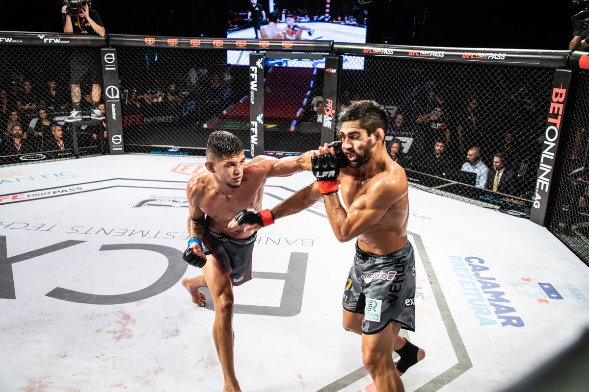 LFAfighting's tweet photo. #LFA151 Results: #GabrielSantos def. José Delano via TKO (Body Punch and Strikes) at 0:51 of Round 3 to become the #andNEW LFA #featherweight champion. 👑
@BetOnline_AG
@OnlyFans
@Reshoevn8r
@WOLFpaktrust
@TheMMAShark
@TeamSmartStop
@PrefsDeCajamar
@LFA_Brasil
@UFCFightPass https://t.co/mZzdbVDiB9