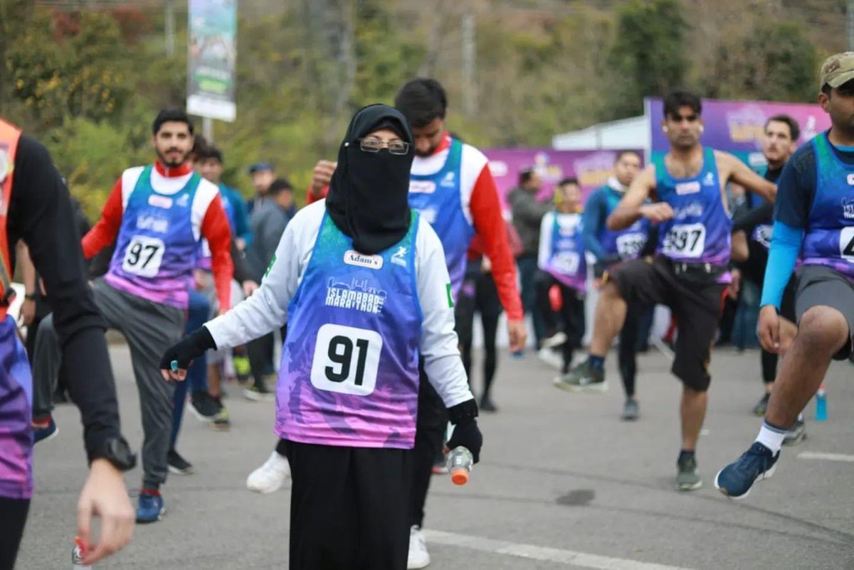 runwithuspk's tweet photo. The Islamabad Marathon happening now! 🏁
Professionals and amateurs alike are competing in this gruelling race, and we wish them all the best of luck.⚡️
May the best runner win!🏃‍♂️🏃‍♂️

#islamabadrunwithus #IslamabadMarathon2023 #RaceToEndPolio https://t.co/DCE8Cw1u4n