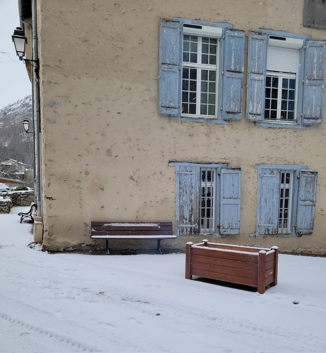 Bernardini Rose-Claude (@bernardinircf) on Twitter photo Mon banc dominical/My Sunday Bench #ariege Vicdessos vallée du Val-de-Sos 
Très bon dimanche 
<a href="/DELARUEEm/">DELARUE Emmanuel</a> <a href="/PMarlier/">Pascal Marlier 🏴☠️🇨🇵</a> <a href="/GaiaGR36/">Eleftheria</a> <a href="/Pauline_Nollet/">Pauline N 🎗🇮🇱 🇨🇵 🇺🇦</a> <a href="/McDoucere/">Marie-Caroline Douceré</a> <a href="/Slygardy/">⚜️ GɘᴙmAiᴎ ⚜️</a> <a href="/MyFaveBench/">My Favourite Bench</a> Mon banc dominical/My Sunday Bench #ariege Vicdessos vallée du Val-de-Sos 
Très bon dimanche 
<a href="/DELARUEEm/">DELARUE Emmanuel</a> <a href="/PMarlier/">Pascal Marlier 🏴☠️🇨🇵</a> <a href="/GaiaGR36/">Eleftheria</a> <a href="/Pauline_Nollet/">Pauline N 🎗🇮🇱 🇨🇵 🇺🇦</a> <a href="/McDoucere/">Marie-Caroline Douceré</a> <a href="/Slygardy/">⚜️ GɘᴙmAiᴎ ⚜️</a> <a href="/MyFaveBench/">My Favourite Bench</a>