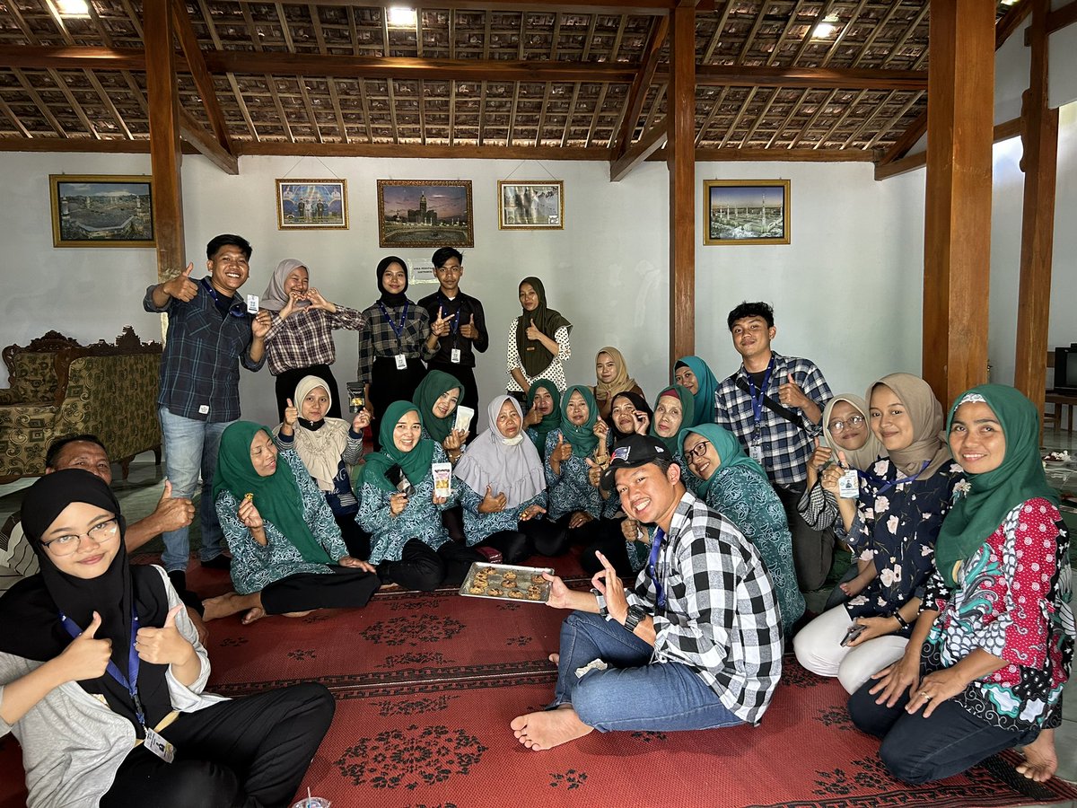 assy_ifaa's tweet photo. Day 20 - Pelatihan pembuatan cookies tepung gaplek dan olahan coklat dari kakao sebagai rangkaian proker merintis desa wirausaha
#UniversitasAirlangga
#KKNBBM67Unair
#UNAIRWCU
#GLOBALSDG’s
#SDG
#UNAIRFORSDG's
#Unairmengabdi
#BATOK-GEMARANG-MADIUN https://t.co/uT4gUxsgoh