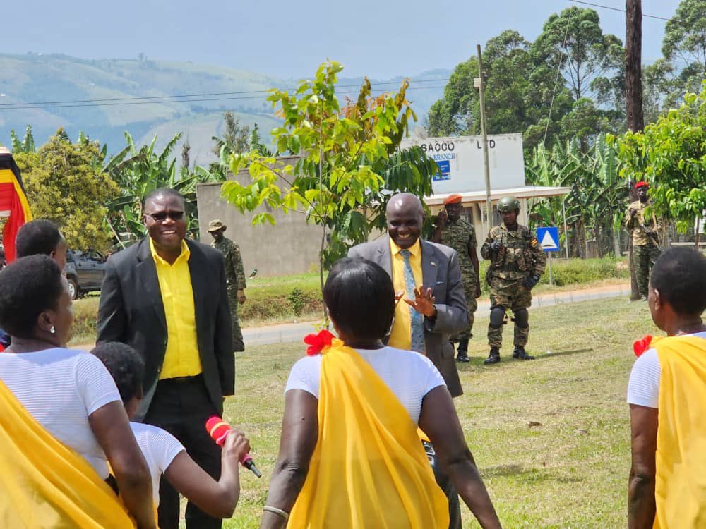 RwamparaP's tweet photo. Today, Rwampara District Launched the Tarehe Sita,which is a whole district activity. This reminds us of the fallen sons and daughters of our land for the sucrifice they made.
#Asante our guest @ObothOboth the State Minister for Defence &amp; @updf_ fraternity. https://t.co/gZ0NtsYnbh