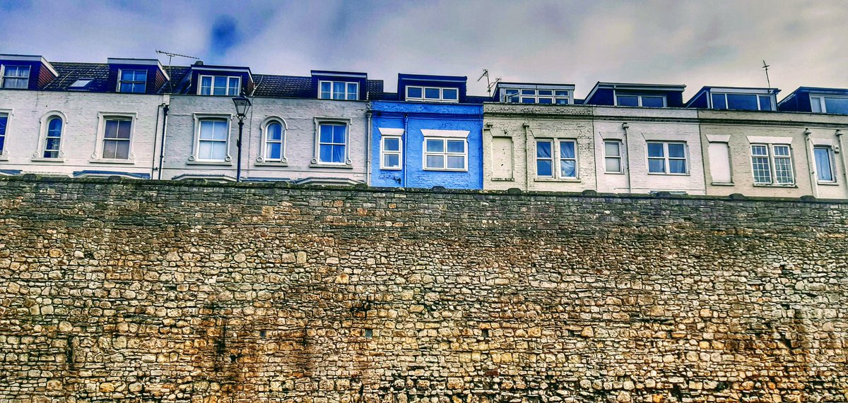 ChilcoteMeander's tweet photo. Walls and gates of Southampton. A Saturday afternoon stroll before the match. January 2023

#Southampton https://t.co/HjfgaWei0i