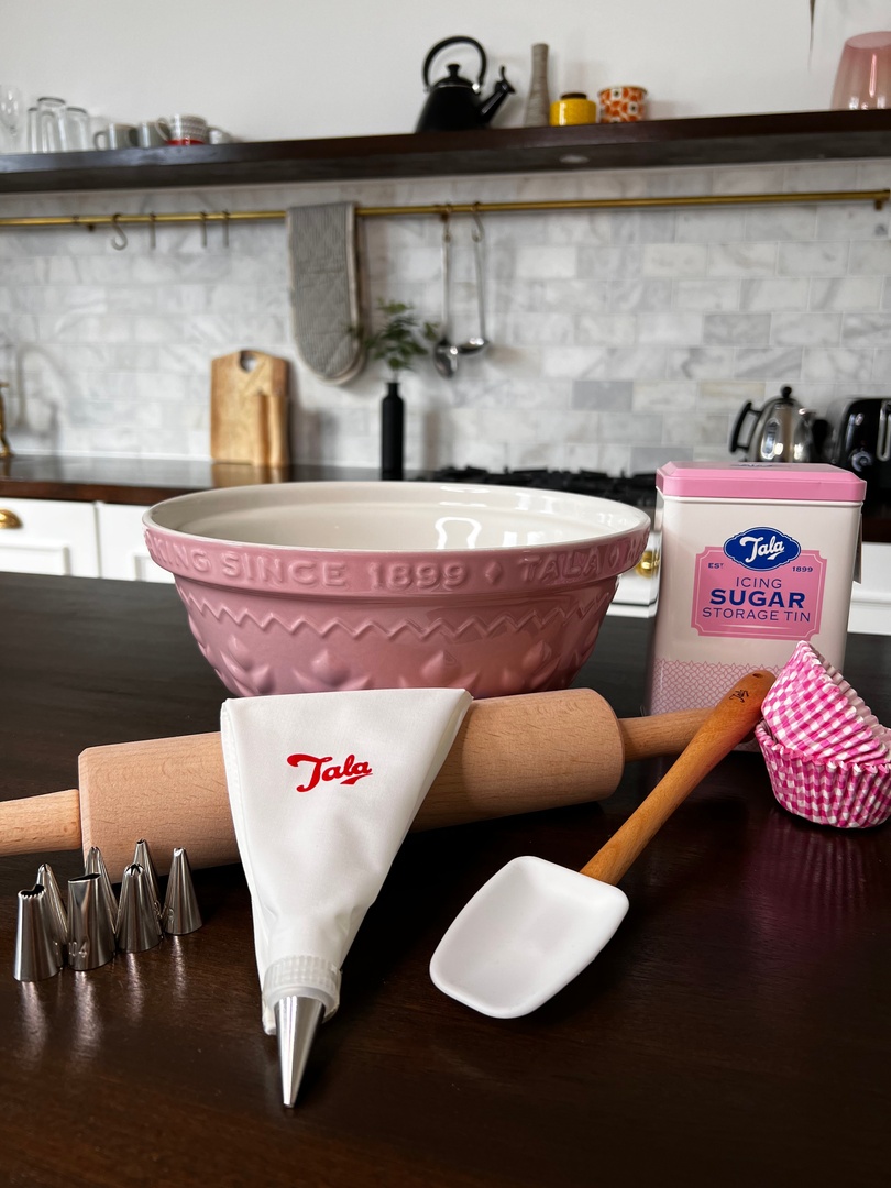 TalaCooking's tweet photo. A colourway to fit in with any kitchen! 💗🤍💙💛
Which one would you love in your kitchen? Let us know in the comments below 👇
#colourway #bakewarebundles https://t.co/cXpbqwpBrc