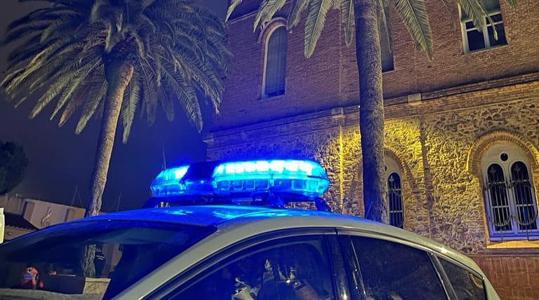 PoliciaTrs's tweet photo. 👮Aquesta nit hem intervingut per una baralla entre diverses persones en un establiment

👉3 persones detingudes per homicidi dolós i dues més ferides

🔍@mossos estan investigant fets i  circumstàncies https://t.co/Fjuiwwqpt3