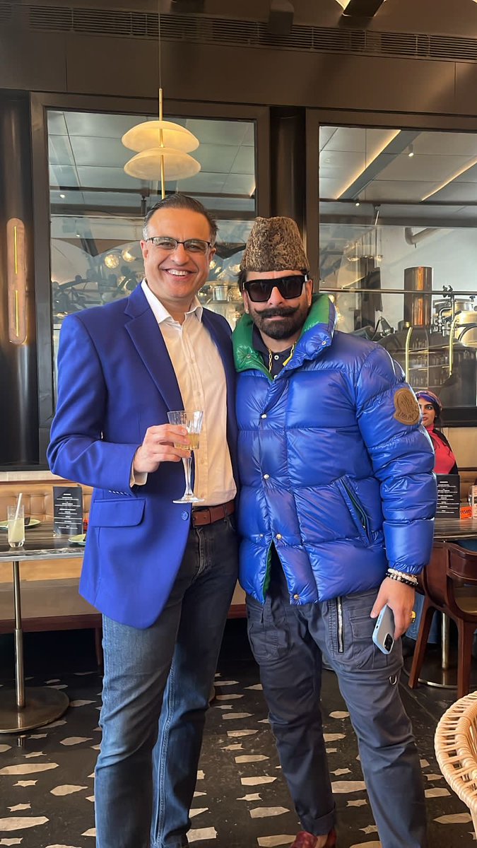 KapilChopra72's tweet photo. With my buddy Jas Arora at the ⁦@eazydiner⁩ party. https://t.co/UXq79OwLPm