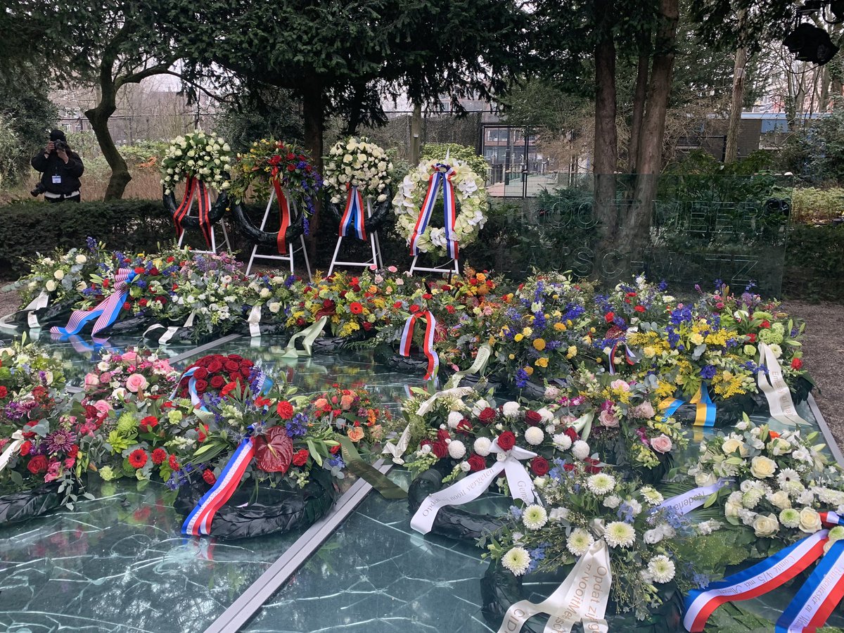 De Holocaust kostte het leven van 6 miljoen Joden waarvan 102.000 Nederlandse en 60.000 Amsterdamse Joden. Dit zijn de feiten. Dit is de even onvoorstelbare als onomstotelijke waarheid van de Holocaust aldus burgemeester Halsema.  #geentwijfelmogelijk