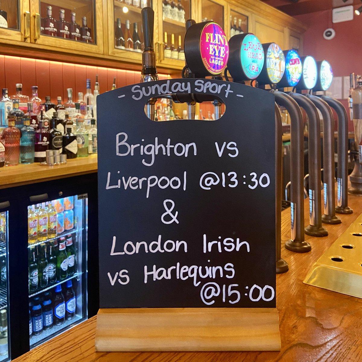 TeddingtonArms's tweet photo. Football and rugby on today at the Teddy! What better way to watch the sport than with a Sunday Roast right in front of you!!
#sundaysport #weekendsport #familyfriendlysportspub #facup #rugbyleague #flinteye #blackboard #teddington #highstreet https://t.co/dWTSgxhng1