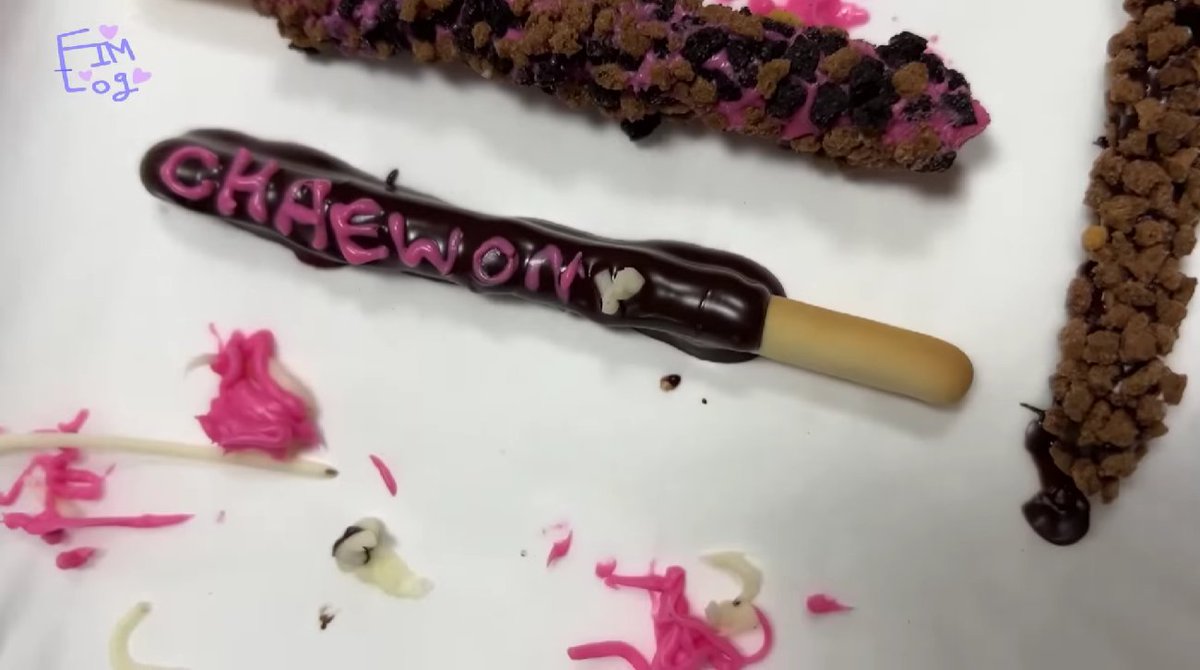 eunchae made pepero sticks with the members' names on it for pepero day :(((