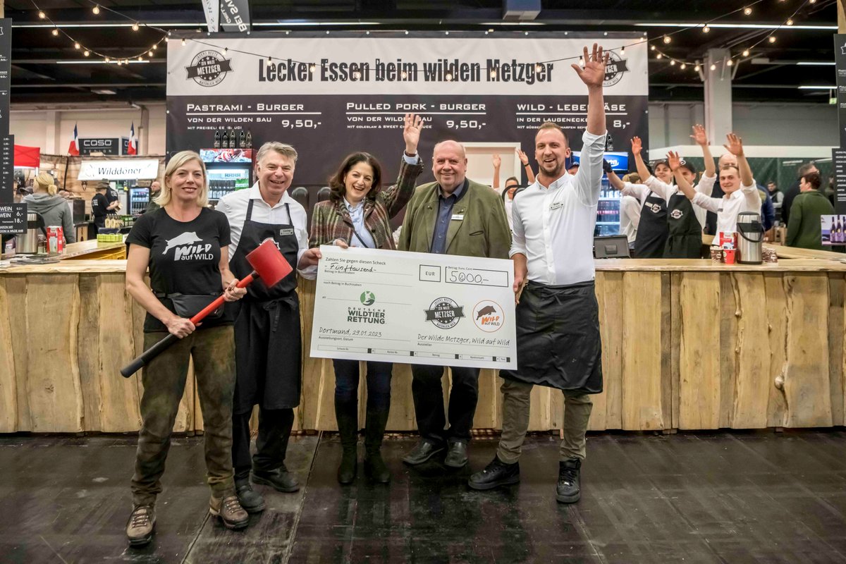5000€ für den Natur- und #Tierschutz! Herzlichen Dank an Conrad Baierl, Wild auf Wild und Bei Sven für Eure Unterstützung für die Deutsche #Wildtierrettung e.V. auf der #jagdundhund
Foto: Messe Dortmund - Wolfgang Helm