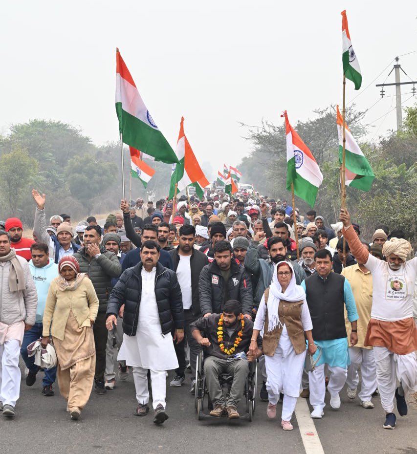 balrajkundu1's tweet photo. #बेरोजगारी के खिलाफ #युवाओं को एकजुट होना होगा 
ओल्ड पेंशन स्कीम #OPS के लिए #कर्मचारियों को एकजुट होना होगा 
#किसान को #MSP की गारंटी के लिए एकजुट होना होगा
इसी एकजुटता का संदेश लेकर #जन_जागृति_यात्रा आगे बढ़ रही है https://t.co/a32ayKs1wg