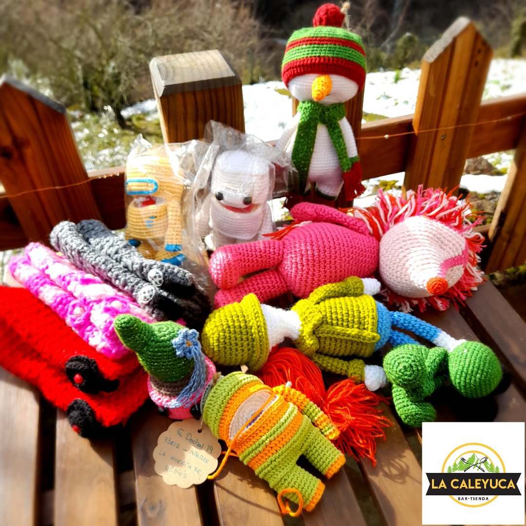 Esi regalu que ye imposible que vayas encontrar, esa burrrrada que no se representa con na😏, un detalle únicu, personalizau...
Consúltanos y seguro que lo podemos hacer en nuestra fábrica de Amigurumis 🤗➡️ 744 47 83 05 
#lacaleyuca #amigurumi #hechoamano #hechoenaaturias