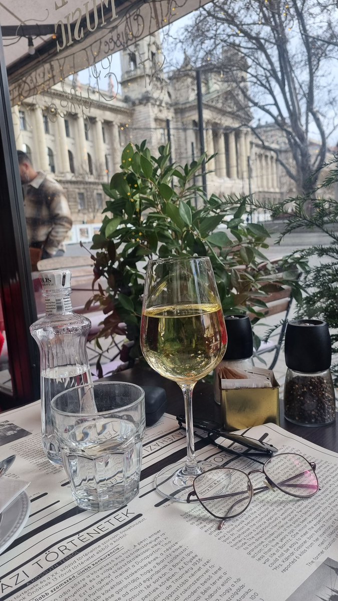 p_pocabby's tweet photo. I've had worse views on a Sunday ! #Budapest https://t.co/bs0tqaP0sA
