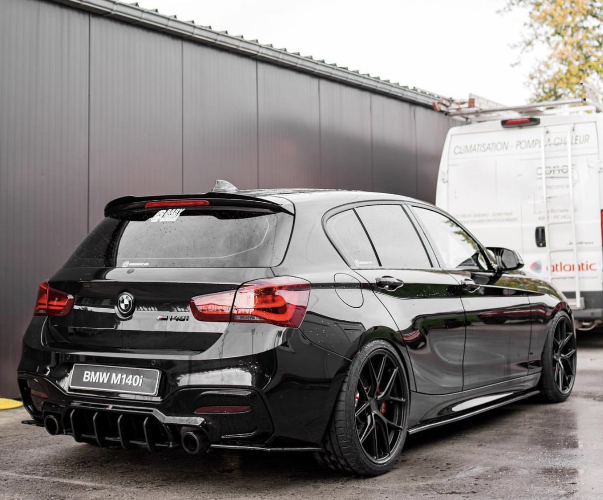 BMW M140i