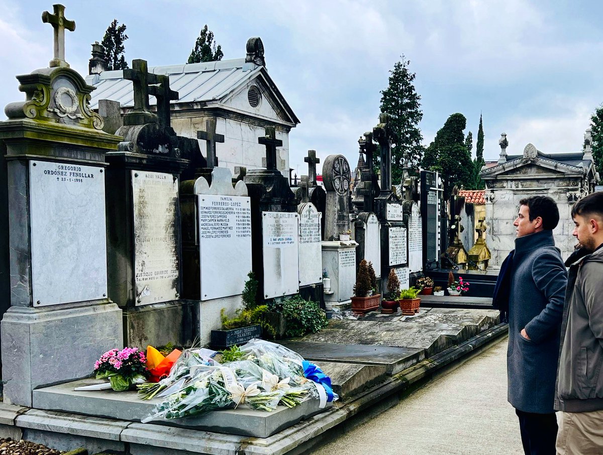 📍Hoy, como todos los años, recordamos a nuestro compañero Gregorio Ordóñez en el cementerio de San Sebastián, el único lugar a donde su familia se puede acercar para visitarle.

#Memoria, #Dignidad y #Justicia para Gregorio Ordóñez y para todas las víctimas del terrorismo🌹