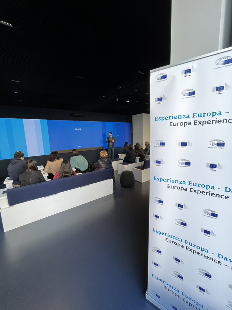 Roma_in_Azione's tweet photo. Oggi presso @PE_Italia con @federicopetitti per parlare di #investimenti #europei sulla @RegioneLazio. Grazie ad #peexperience per il momento di #approfondimento. https://t.co/52l2WgxM3e