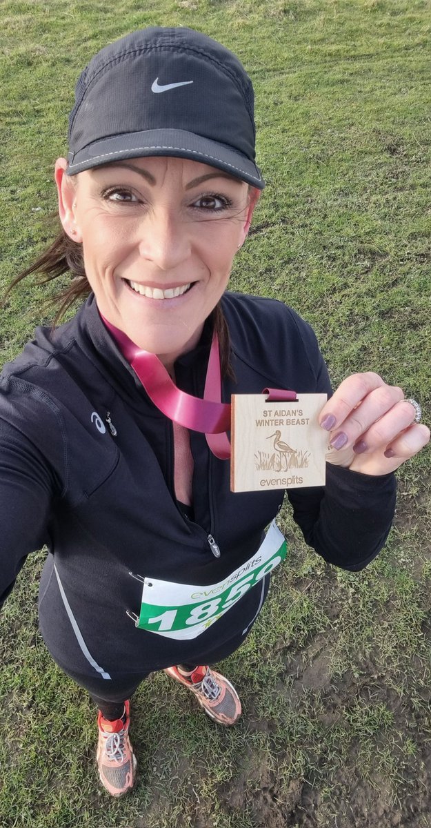 NickyLawImages's tweet photo. First race of the year completed!
6.77 miles of hills, mud and a biting wind! Had to wade through a foot of water near the end!! 💨🏃🏽‍♀️💦💪🏽
@RaceBest #WinterBeast https://t.co/lf5Vxwt19J