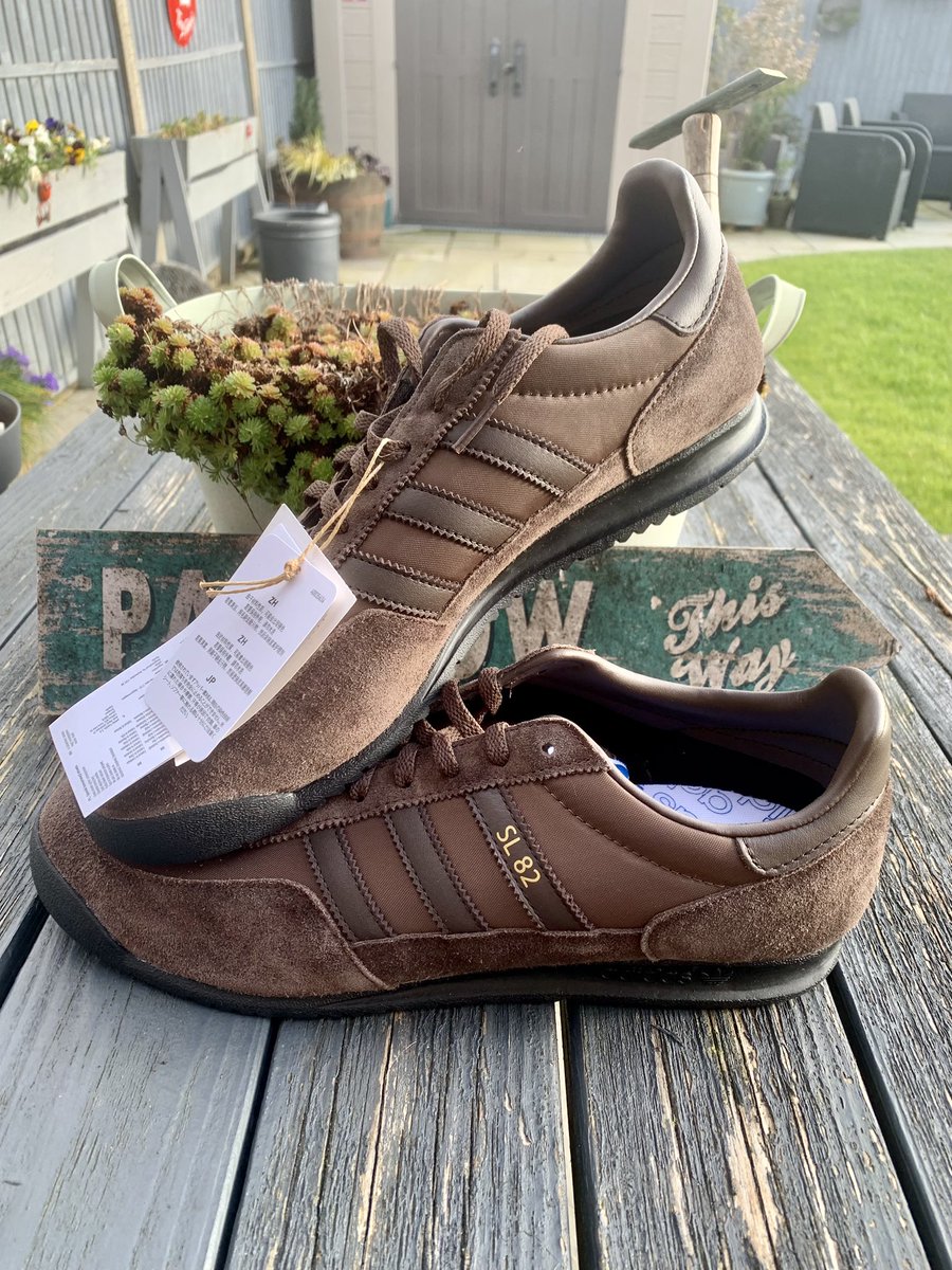 ukb00tlegs's tweet photo. Not bad these #adidas #sl82. £1 delivered and double boxed from @sizeofficial #adifamily #shareyourstripes #bluebox https://t.co/sL52tyADSE