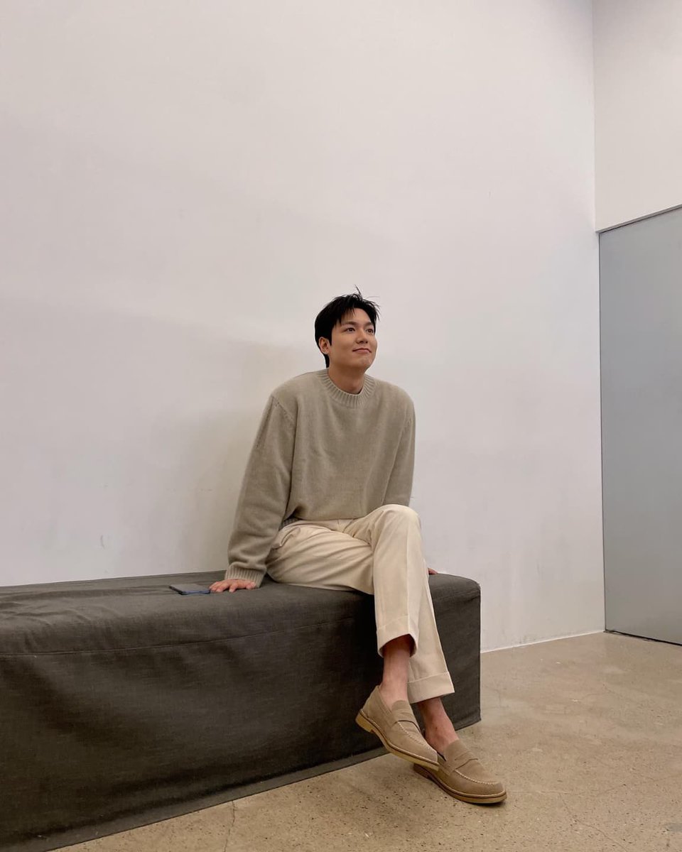 MymyB20's tweet photo. Pyeha what's gotten into you?😌😌😌 His aura is undeniably in love and happy 🥰 https://t.co/ahU587fiRT
