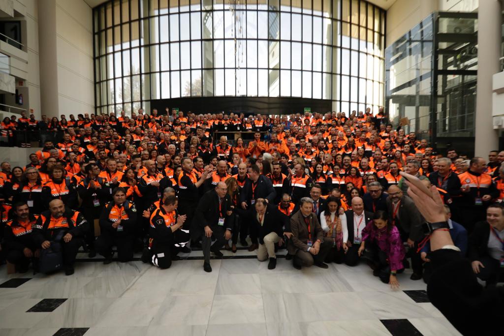 E112Andalucia's tweet photo. El consejero de @InteriorJunta clausura este mediodía las IX #JornadasVoluntariadoPC las primeras de carácter regional y presencial tras la pandemia con participación de más de 500 voluntarios de toda Andalucía. https://t.co/RIvzngA7s1