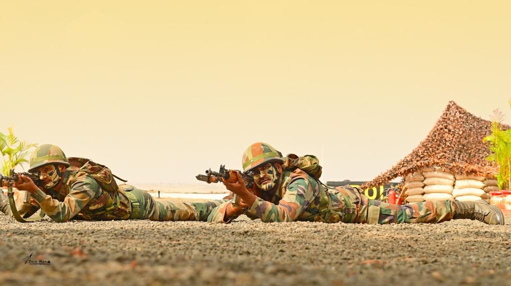 artrac_ia's tweet photo. "Integrated Fire Power & Manoeuvre"
#ACC&S and #MICS showcased an impressive display of mechanised warfare platforms at KK Ranges near Ahmednagar witnessed by officers delegation of #NepalArmy and #IndianArmy officers undergoing #DSSC & #DSTSC courses.
#ARTRAC
@adgpi https://t.co/agDhdYdy0F