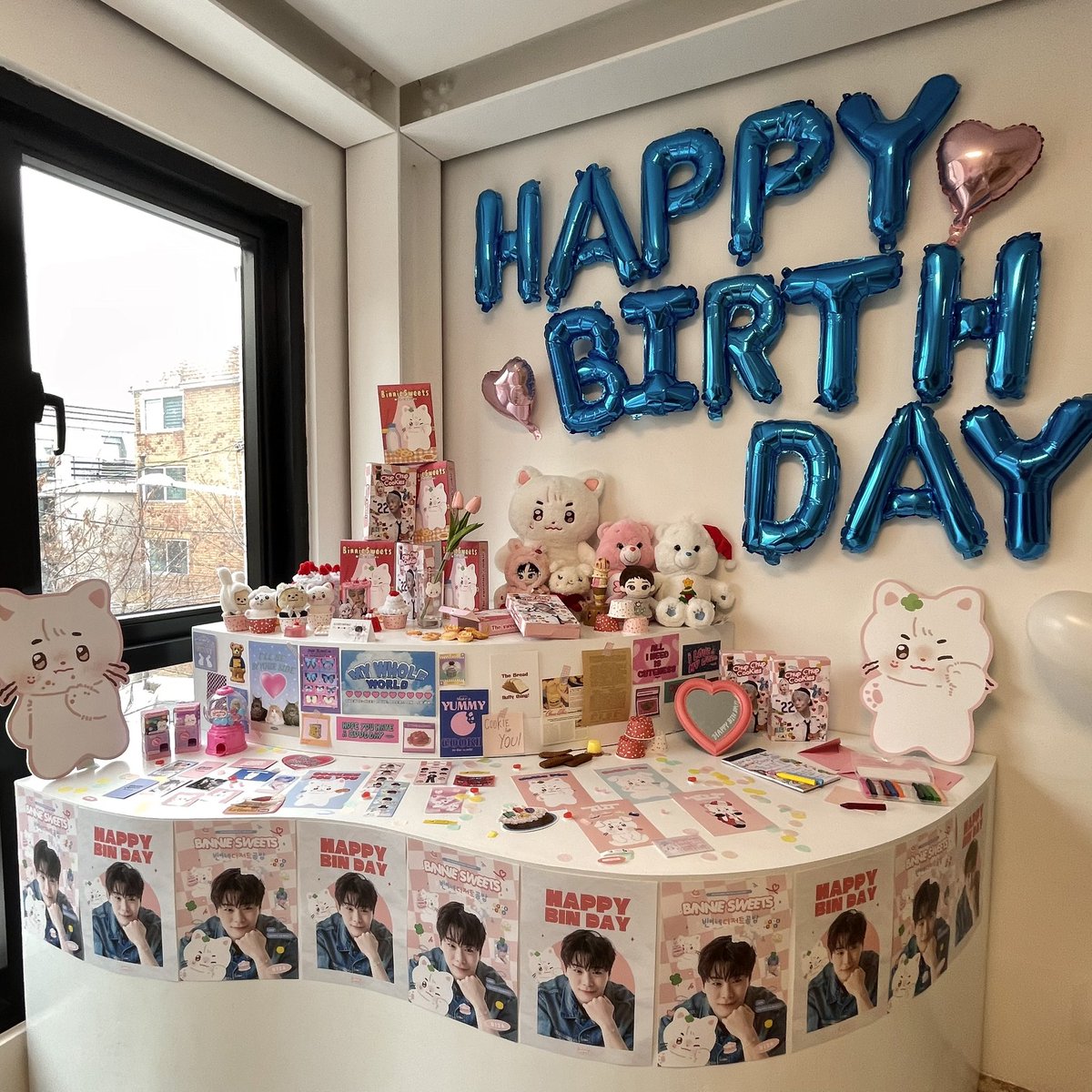 _nibnoom's tweet photo. 빈이 생일날 다녀왔던 디저트 공방! 🫶🏻 입구부터 그림이 너무 귀엽고 사랑스러움 🥹 늦어서 케익은 못먹었지만 밀크티가 굉장히 맛있었어요! 정성가득 꾸며��아서 그저 예쁘단 말밖엔 ❤️‍🔥 럭드 3등도 당첨되고 특전도 다양해서 좋았어요 🥰 #빈이네_디저트_공방으로_레쭈고라이드 #디저트_맛집에_이끌려 https://t.co/xzGXfkHPTR