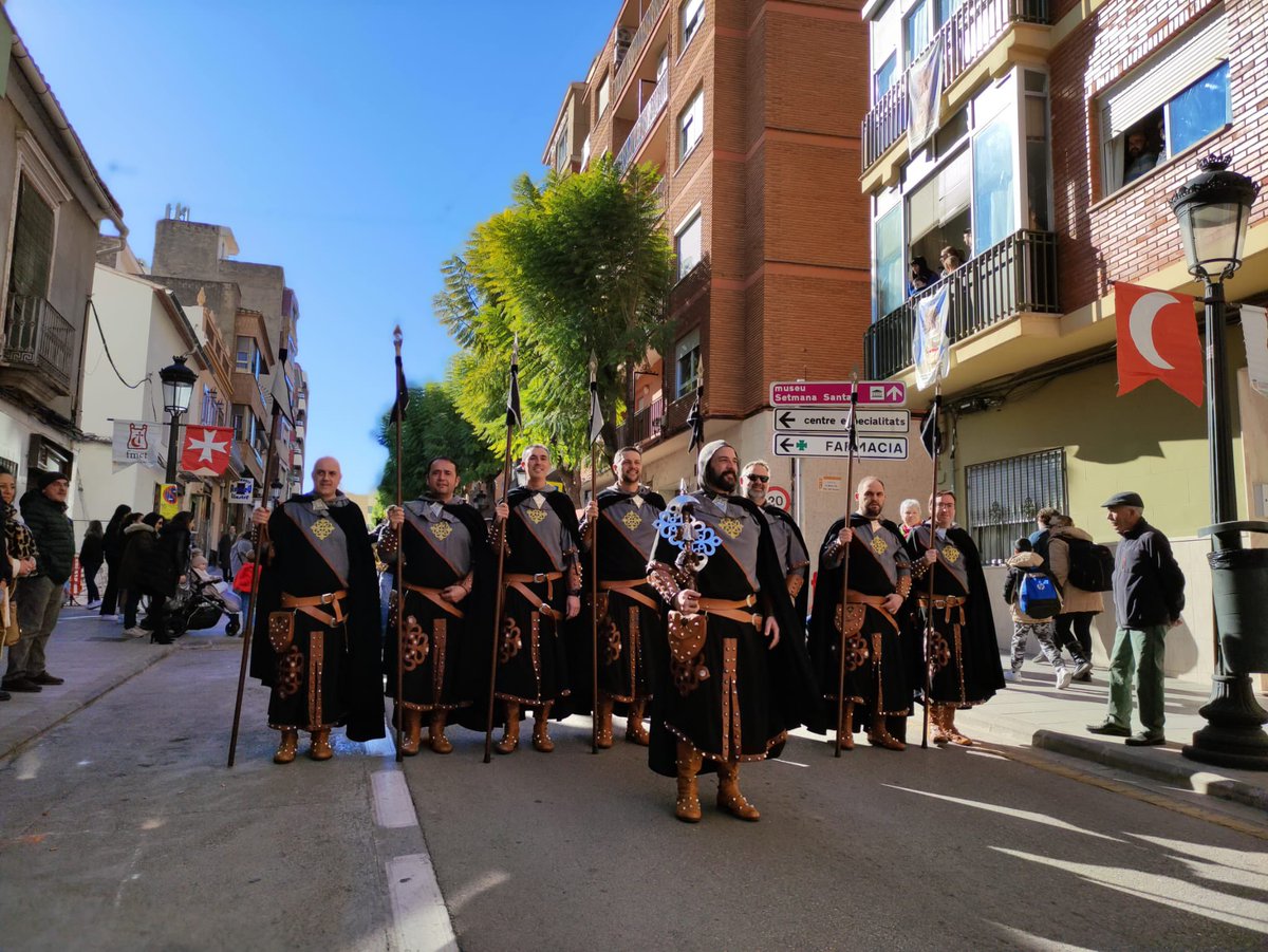 Comilitons tweet media