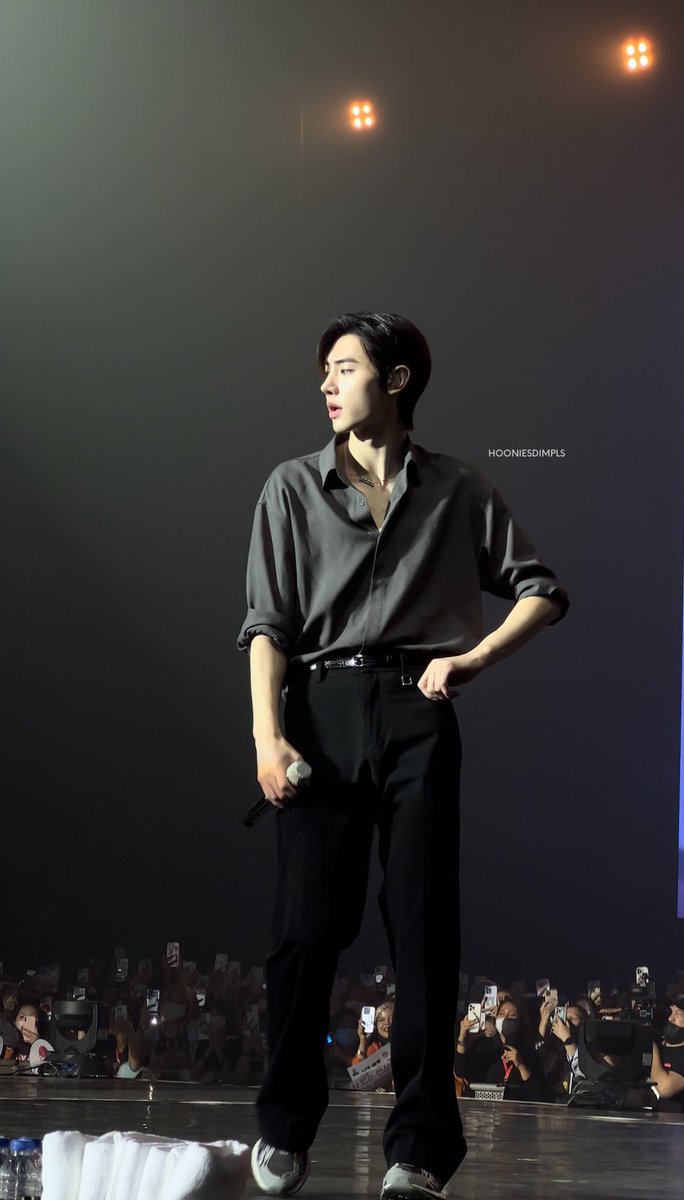 prodshn's tweet photo. the aura sunghoon holds is unmatchable https://t.co/csQWiLhZKq