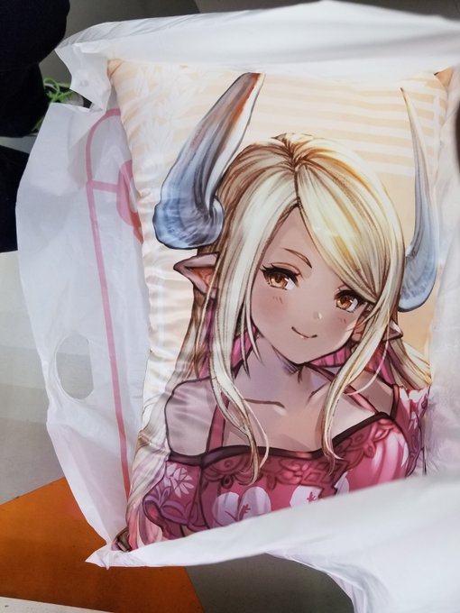 ゲーセンで取ってもらいました。 