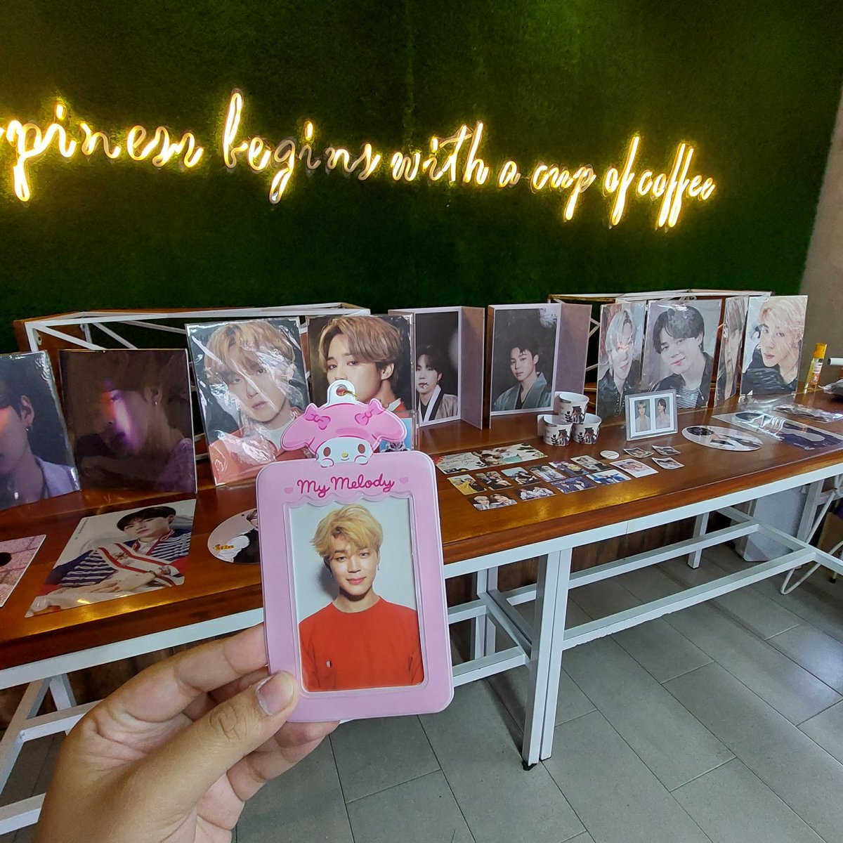 jmnflter's tweet photo. I attended a Yoonmin cupsleeve event today and it was fun! Big thanks to the organizers/hosts for having this event 💗#IrreplaceableYou https://t.co/8N9Jdmpt0O