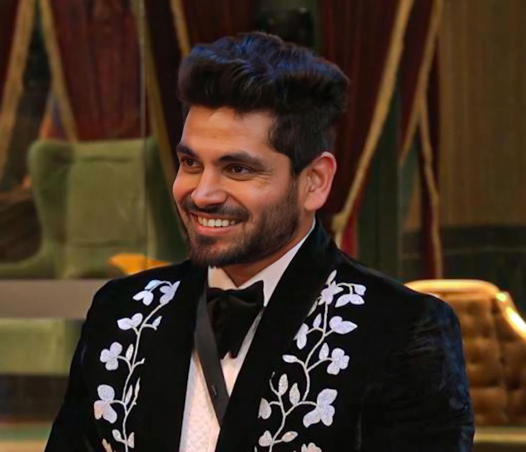 ShivThakare9's tweet photo. Go! It’s time to ignite;
Turn down the fright;
Your keen eyes bright;
Everything is alright….🔆🔱

Our Shiv is All Set to Win This Fight 🏆

#ShivThakare #TeamShiv #AaplaManus #ApnaGullyBoy #ShivSquad #ShivKiSena #ShiBdu #ShivStan #Gratitude #Love #BBKingShiv #BiggBoss16 #BB16 https://t.co/ZfWqkeZwtr