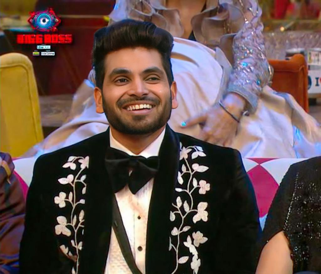 ShivThakare9's tweet photo. Go! It’s time to ignite;
Turn down the fright;
Your keen eyes bright;
Everything is alright….🔆🔱

Our Shiv is All Set to Win This Fight 🏆

#ShivThakare #TeamShiv #AaplaManus #ApnaGullyBoy #ShivSquad #ShivKiSena #ShiBdu #ShivStan #Gratitude #Love #BBKingShiv #BiggBoss16 #BB16 https://t.co/ZfWqkeZwtr
