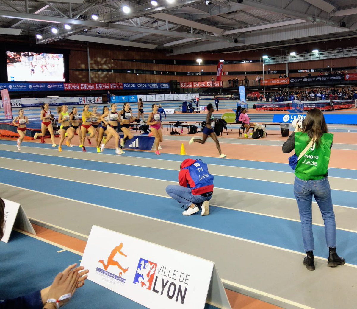 NublatFaure's tweet image. Le grand évènement #Athlétisme  indoor de cet hiver à #Lyon, le #MNIL : meeting de rêve qui a tenu toutes ses promesses ! 
Public nombreux et enthousiaste, chaude ambiance, courses et sauts de toute beauté.  
Ce soir la #HalleDiagana à la Duchère était vraiment la piste aux 💫