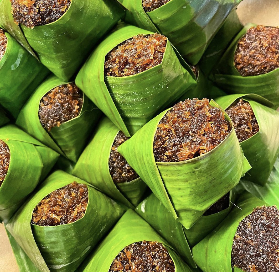 irfahanie's tweet photo. I memang pompuan kampung tau. Kalau desserts i tak berapa suka makan kek, ice cream etc. Tapi kalau kuih.. lagi lagi kalau ada kelapa, warna hijau 🤣 selera! https://t.co/ujBdwnV0ON