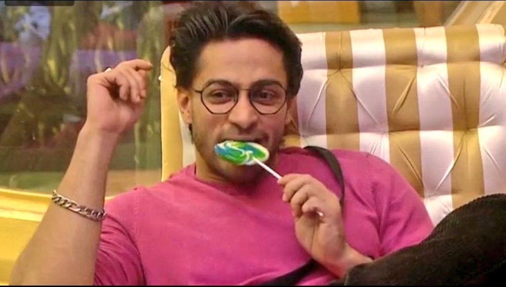 ALTGratitude's tweet photo. #ShalinBhanot deserves to be in top 5 more than nimrit, sumbul and archana 🤸

#BiggBoss16 #BB16 https://t.co/V3nVbM6OZo